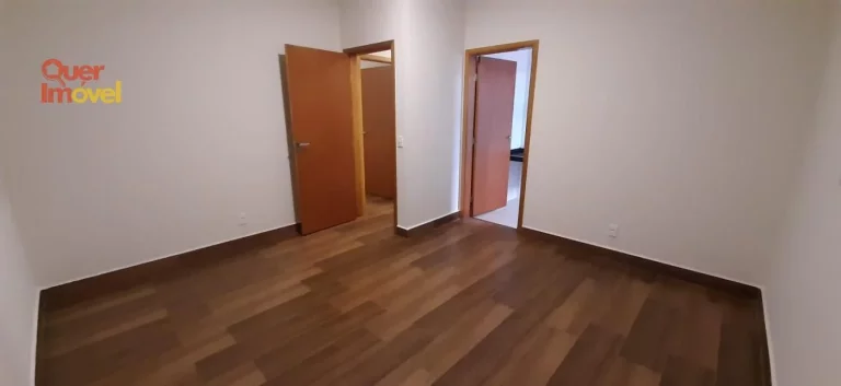 Imagem Casa em Condomínio à Venda: 3 Quartos, 1 Suíte, 2 Salas, 3 Banheiros e 2 Vagas, 150m² - Cravinhos-SP, Centro.