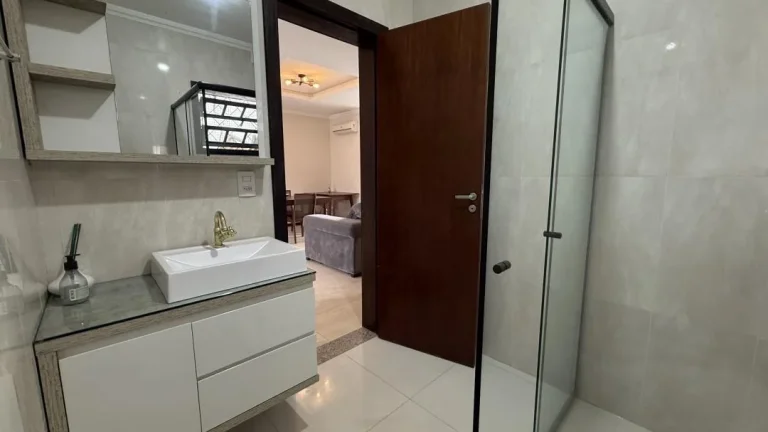 Imagem Casa a 120m do mar com 3 quartos (2 suítes), 209m² de área construída e 251m² de terreno, em Itacolomi, Balneário Piçarras - Adriano Carpes Imóveis vende!