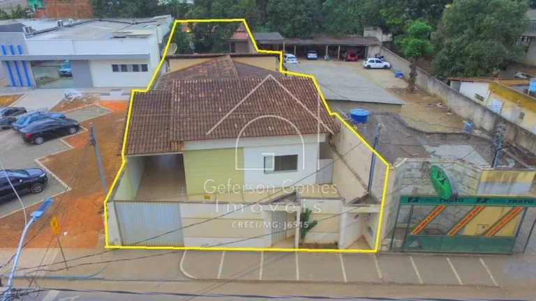 Imagem Casa à venda - 05 Quartos (03 Suíte) - Centro - Mantena/MG