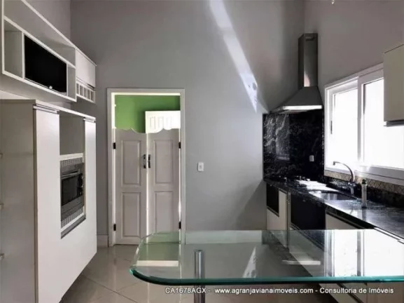 Imagem Linda casa contemporânea, com estilo europeu, envidraçada e bem iluminada. Construída para morar....