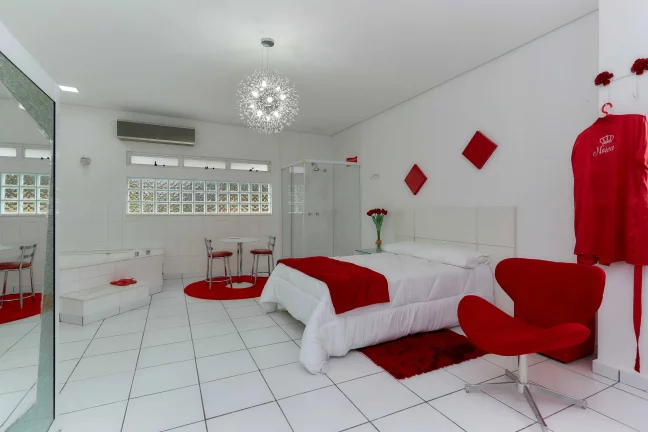 Imagem Prédio comercial mobiliado para investidor com 394,96m2 em Santa Felicidade em Curitiba
