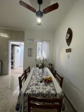 Imagem Casa geminada com churrasqueira em São Vicente!