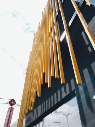 Imagem VENDO...Prédio comercial de Padrão Superior na principal Rua de Tatuí...!!!