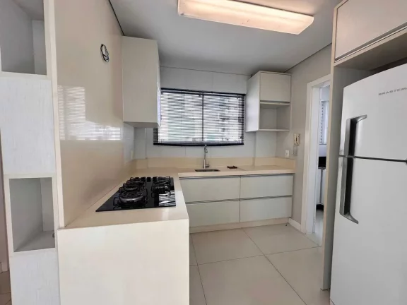 Imagem Apartamento com 3 dormitórios sendo 1 suíte e 1 vaga de garagem na Meia Praia, Itapema/SC