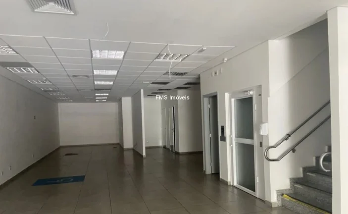 Imagem Loja Comercial de Alto Padrão no Paraíso: 6 Banheiros, 4 Vagas e 455 m² em São Paulo-SP