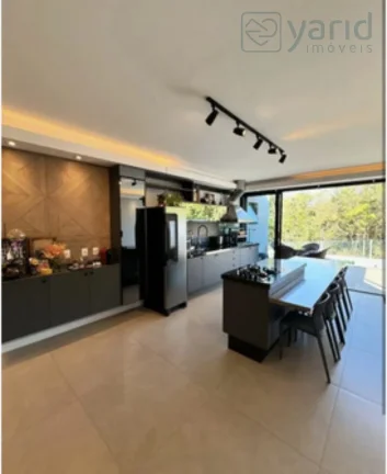 Imagem Casa à venda em Jundiaí-SP: 3 quartos, 3 suítes, 2 banheiros, 5 vagas de garagem e 800m² de área no bairro Medeiros. Confira!