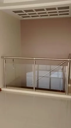 Imagem Área útil de 320 m². Triplex com 3 vagas de garagem, lavabo, ampla sala para 3 ambientes com saca...