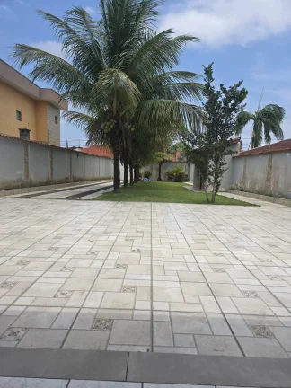 Imagem Excelente Casa em Itanhaém a poucos passos do mar, 141,40M², 2 Dorms, 1 Suíte, 10 Vagas, Jardim.