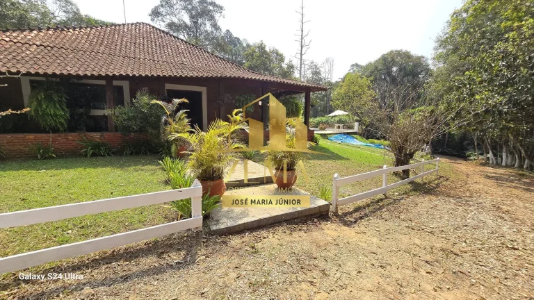 Sitio 52420 m2, 02 casas, 06 chalés, Salão festas, 02 piscinas, Asfalto
