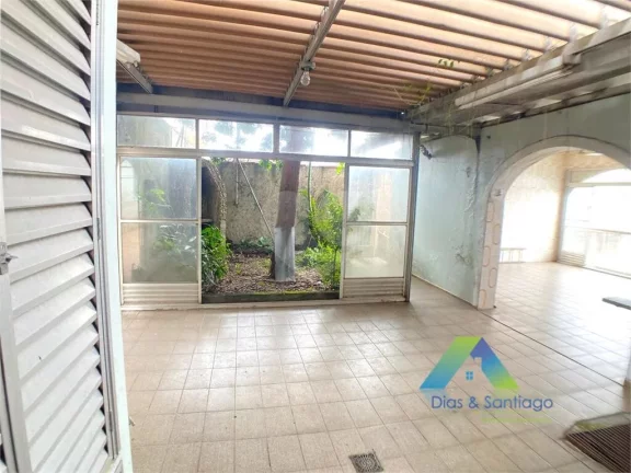 Imagem Casa com piscina em 300m² na Vila das Mercês - Região da Saúde/Zsul.