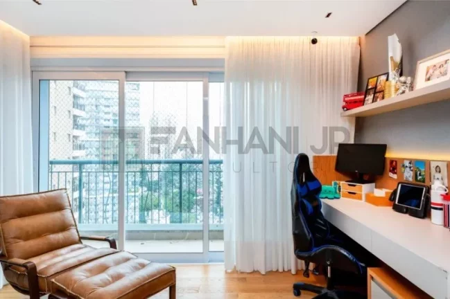 Imagem Luxuosa cobertura de 4 quartos na Vila Nova Conceição, São Paulo-SP: 4 suítes, 5 salas, 6 banheiros, 432m² de área.