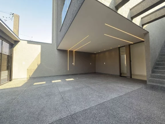 Imagem Casa a venda com 3 suítes, 4 vagas e piscina deslumbrante.