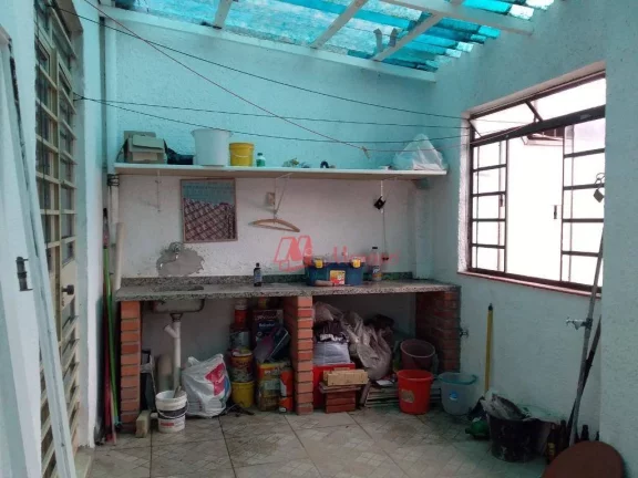 Imagem Na Cidade Baixa, térreo, 3 dormitórios, pátios e 3 vagas.