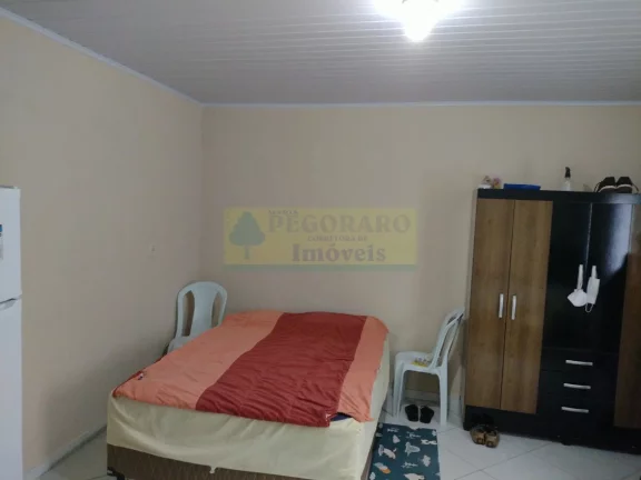 Imagem Imperdível oportunidade de adquirir casa comercial de 2 quartos, 2 salas, 2 banheiros e 5 vagas de garagem em Caraguatatuba-SP.