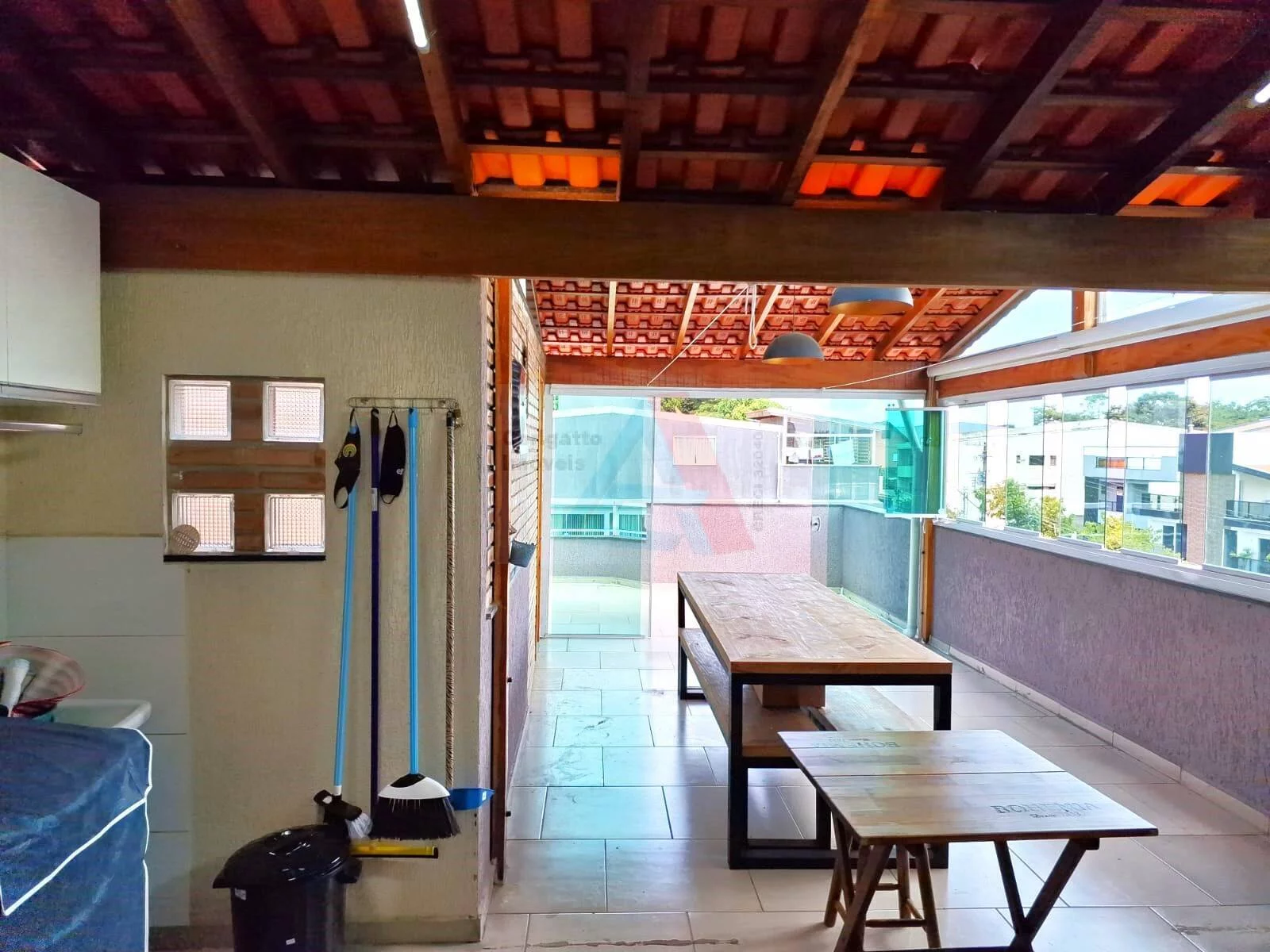 Imagem LINDA COBERTURA C/CHURRASQUEIRA E FECHAMENTO EM VIDRO