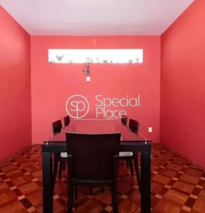 Imagem Apto com pé direito alto e living rico em iluminação natural. Perfeito para reformar e deixar os ...