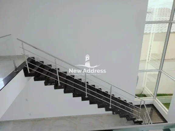 Imagem Casa de alto padrão com 3 suítes e na segunda quadra do mar de Interlagos - Vila Velha