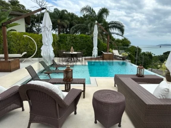 Imagem Deslumbre-se com esta incrível oportunidade de adquirir uma casa dos sonhos no exclusivo condomínio Yacamim, localizado em Ilhabela. Com uma vista esp