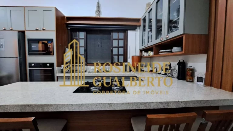 Imagem Casa Elegante com 4 Dormitórios a 700 metros da praia de Massaguaçu.