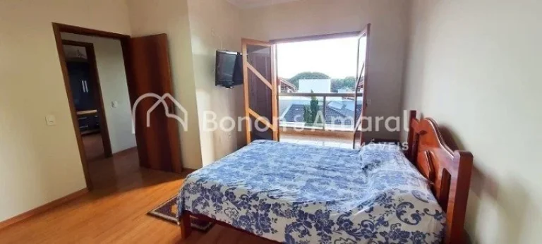 Imagem Excelente casa com 3 dormitórios, sendo 1 suíte com varanda, banheiro social, e um living amplo qu...