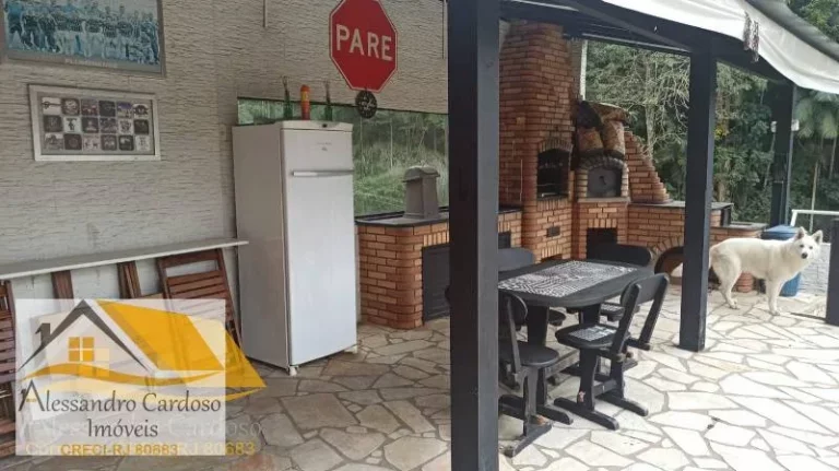 Imagem Vendo casa de alto padrão com piscina e sauna no Centro de Friburgo