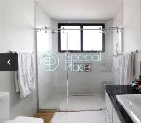 Imagem Apartamento com 200m², 04dormitórios, 04 suítes, 06 banheiros, 03 vagas de garagem. Prédio com l...