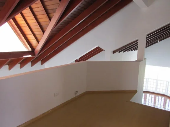 Imagem Casa no Res. Alpha 11 - 330m²