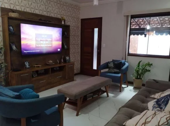 Imagem Vendo esta linda casa no centro de Cabo Frio RJ.
