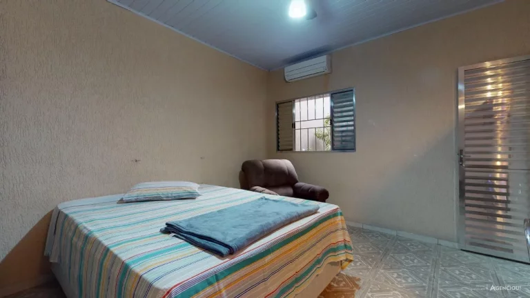 Imagem Sobrado Ipiranga - 220 m² - 3 Dormitórios - 1 Suíte - 2 Vagas
