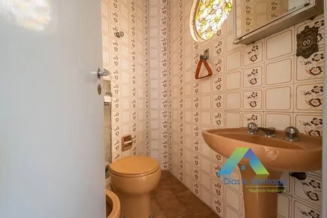 Imagem Casa com 4 Quartos e 2 banheiros à Venda, 235 m² por R$ 800.000,00