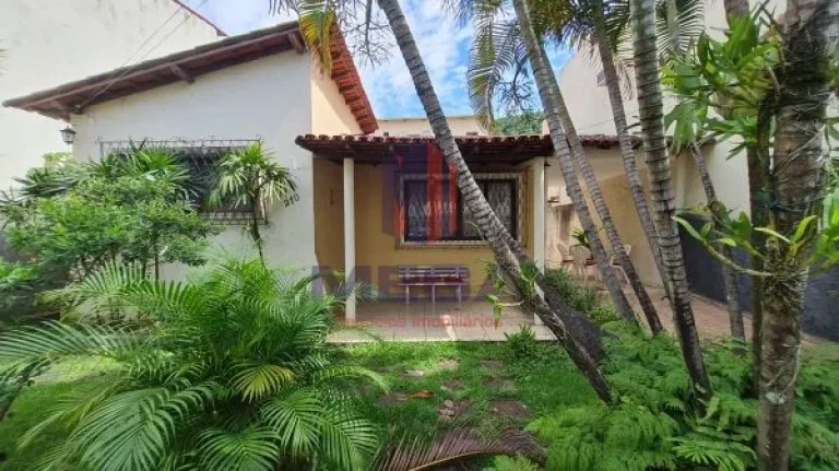 Imagem Excelente casa na região central de vila velha. Próxima a todo tipo de comercio. Situada em rua tra