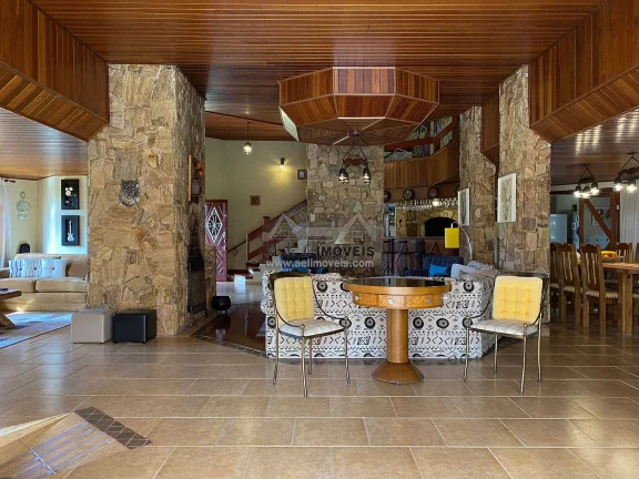 Imagem Casa à venda em Campos do Jordão – Linda casa com 7 suítes