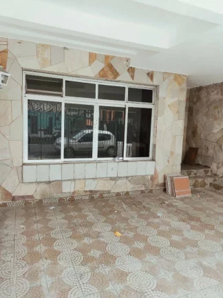 Imagem Sobrado com 180 m² 3 Dormitorios sendo 1 Suite 2 vagas de Gargens