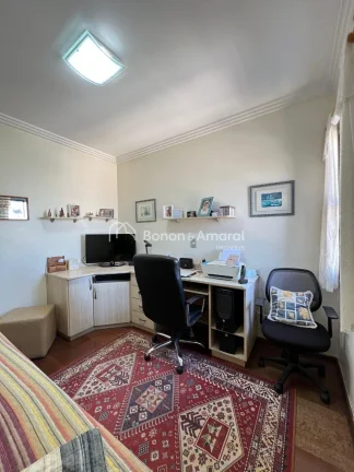 Imagem Este apartamento em andar alto oferece uma excelente distribuição com três dormitórios, sendo um...