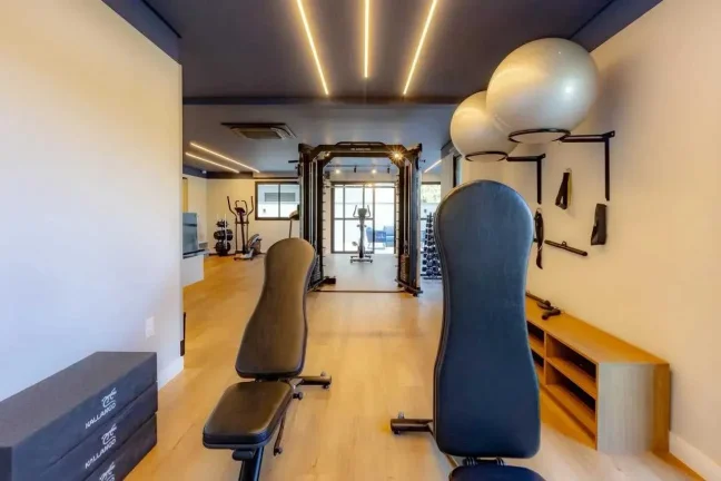 Imagem Apartamento semi-mobiliado com 2 suítes e 2 vagas de garagem na Praia dos Amores