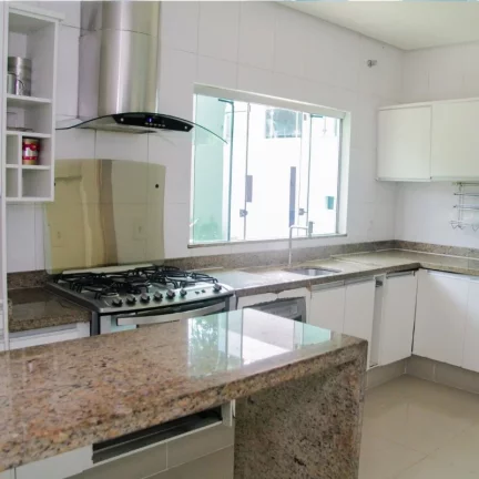 Imagem Casa em Alto Padrão , no condomínio Ponta Negra 2 , mobiliado e climatizado , pronto pra ser financiado