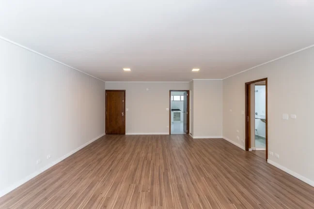 Imagem Apartamento 137M² Reformado, 3Q, 1 Suíte, 2 Banheiros, 1 Vaga, Sol da Manhã, Banheira, Academia, Salão de Festas, Área Verde, Armários.
