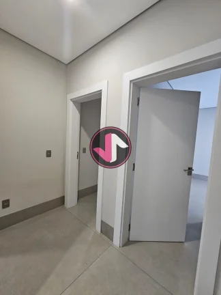 Imagem Venda Incrível em Cuiabá: Casa Neoclássica no Condomínio Villa Jardim Descubra o luxo e a elegâ...
