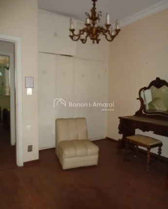 Imagem Amplo e iluminado apartamento com 3 + 1 dormitórios com armários embutidos, sendo 1 suíte. A sala...