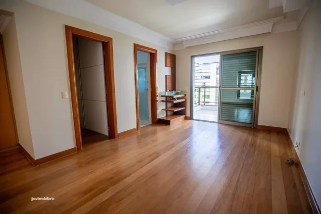 Imagem Este espaçoso apartamento de 336 metros quadrados oferece o equilíbrio perfeito entre conforto e p...