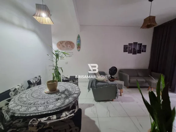 Imagem PITANGUEIRAS- UMA QUADRA DO MAR , TOTALMENTE REFORMADO, GARAGEM PRIVATIVA NO PRÉDIO, CONDOMÍNIO BAIXO.