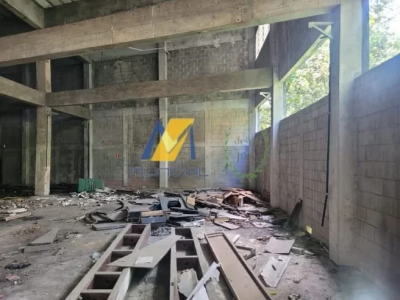 Imagem Galpão com grande área e acesso para caminhões em Mogi das Cruzes