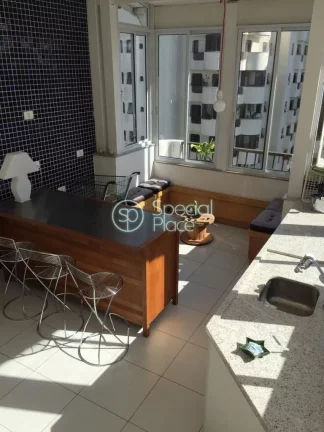 Imagem Linda cobertura duplex com 267m2, 3 dormitórios ( 3 suítes ) e 2 vagas na garagem. Excelente distr...