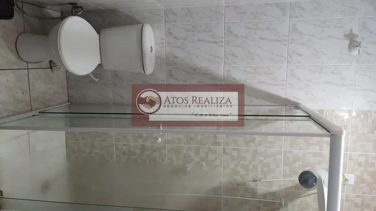 Imagem Vendo Oportunidade no Jardim Fraternidade. Casa Terreno, com 200m2 de área Total, o imóvel conta com, 3 dormitórios, sendo 1 Suíte, 2 vagas de Garagem, Edícula de 3 cômodos, Lavanderia, Aceita Financiamento, aceita Permuta. Valor de Oportunidade R$ 530K, 