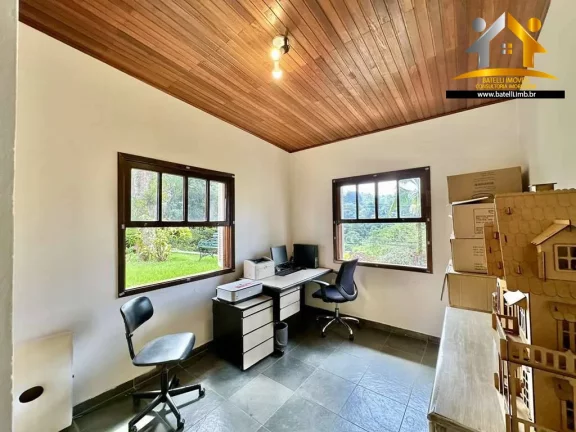 Imagem Casa à venda localizada no miolo da Granja Viana, em Cotia - SP | Batelli Imóveis