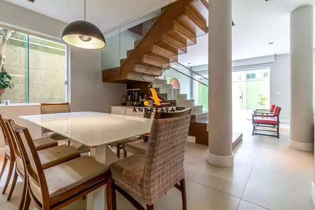 Imagem Apresentamos este triplex de 595m² no Humaitá