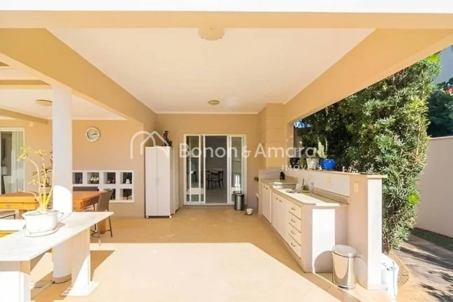 Imagem Lindo sobrado com 4 quartos, sendo 1 suíte máster, salas de jantar, estar e TV, cozinha planejada,...
