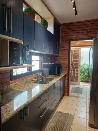 Imagem Vende se Sobrado 3 dormitórios, sendo duas suítes Bairro João Leite