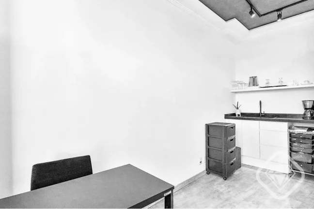 Imagem Sala pronta para uso em endereço corporativo de alto padrão

Sala comercial no coração do bairro...