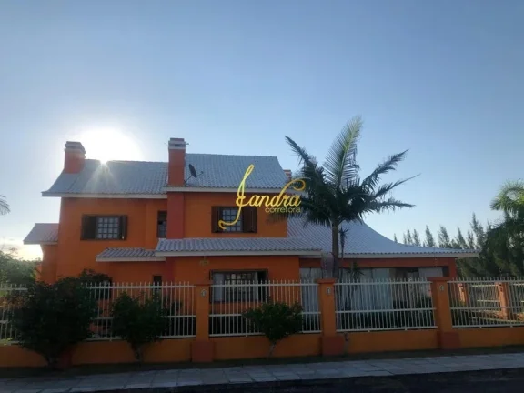 Imagem Sobrado com 01 quadra do mar
